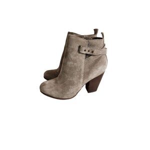Michael by Michael Shannon Lexi Ankle Boots in Taupe Size 7.5W